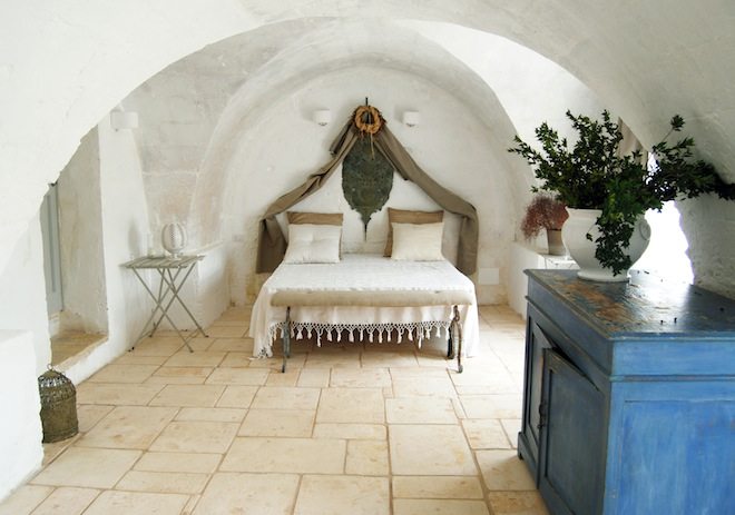 Masseria Potenti white bedroom