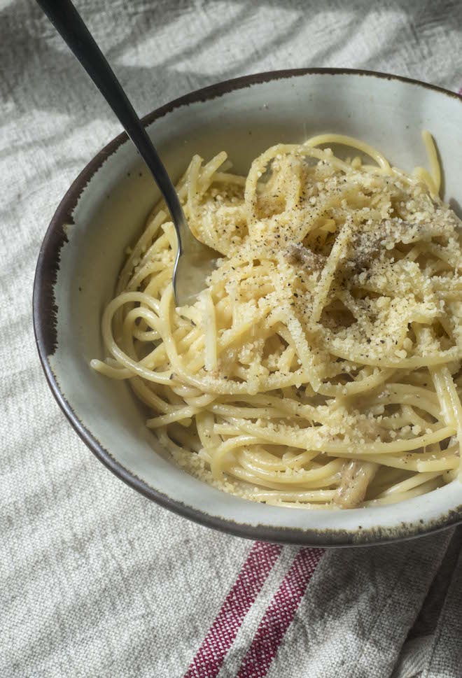Spaghetti Cacio e Pepe - Decisive Cravings