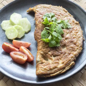How to Make a Thai Omelette (Khai Jiow)